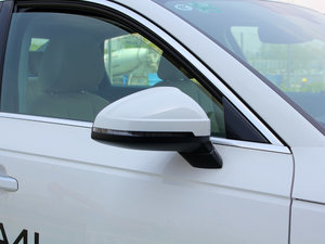 201745 TFSI quattro L ^