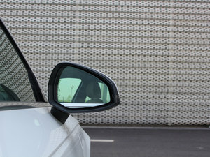 201745 TFSI quattro L ^