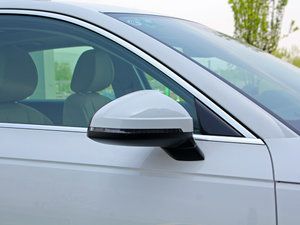 201745 TFSI quattro L ^