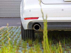 201745 TFSI quattro L ^