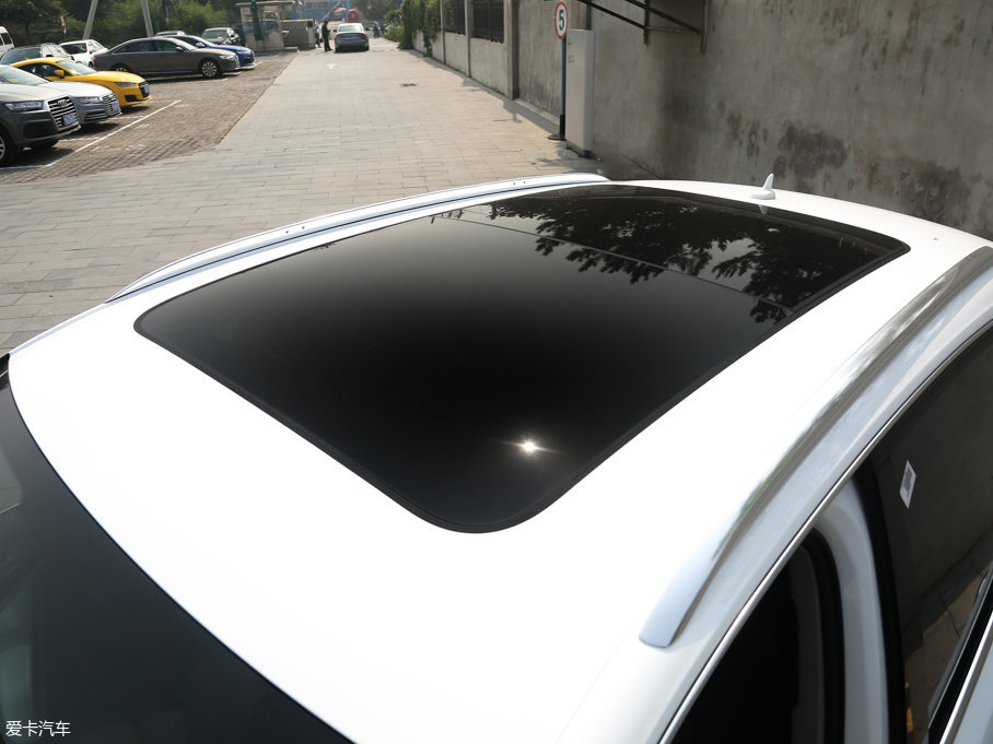 2017?yun)WQ5 40 TFSI m