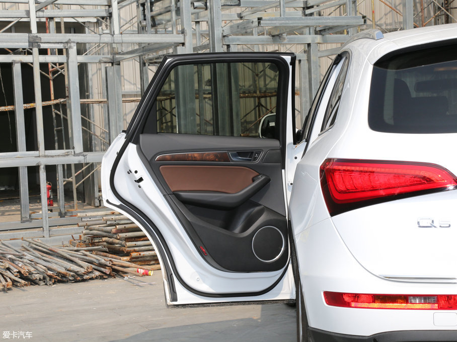 2017?yun)WQ5 40 TFSI m