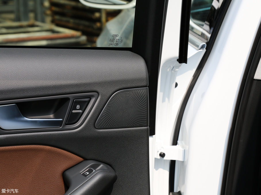 2017?yun)WQ5 40 TFSI m