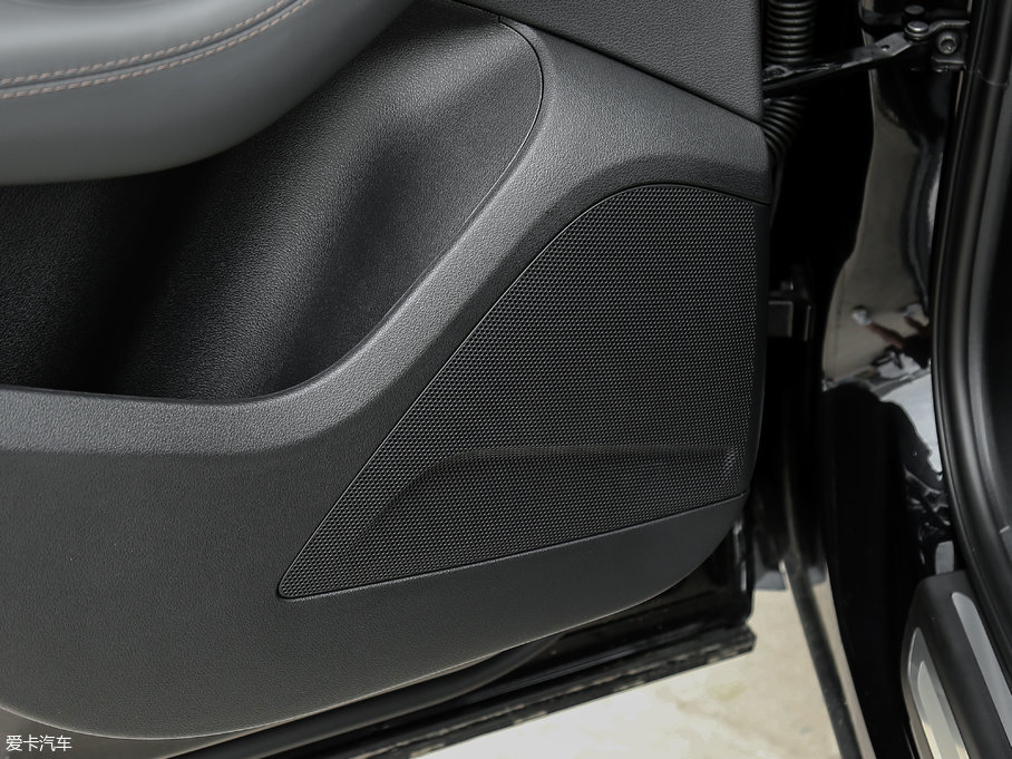 2017WQ5 Plus 40 TFSI g(sh)