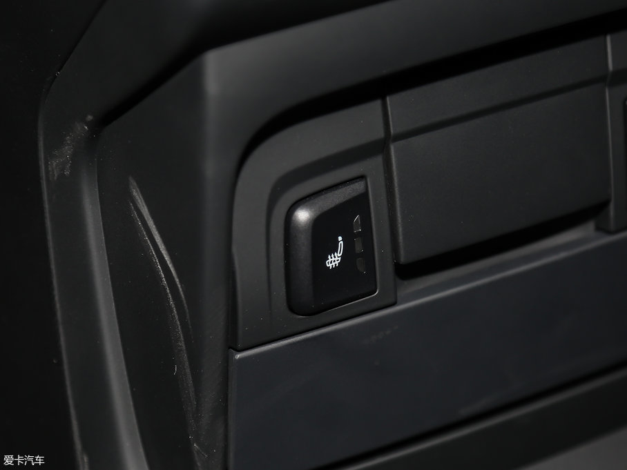 2017?yun)WQ5 Plus 40 TFSI A