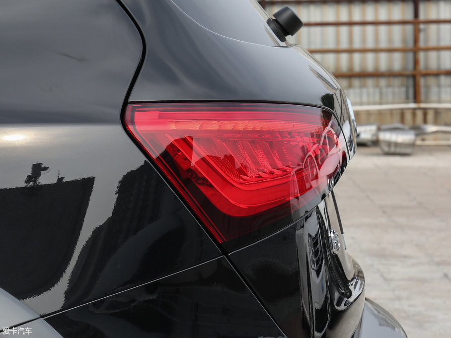 2017?yun)WQ5 Plus 40 TFSI m