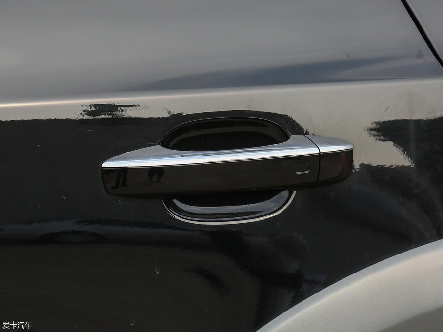 2017?yun)WQ5 Plus 40 TFSI m