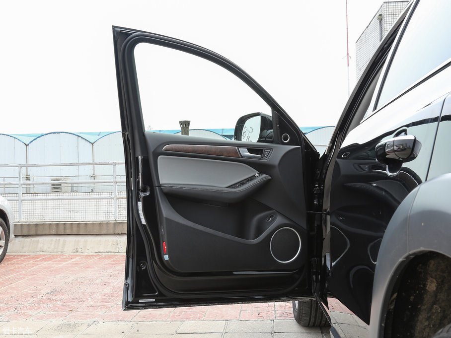 2017?yun)WQ5 Plus 40 TFSI m