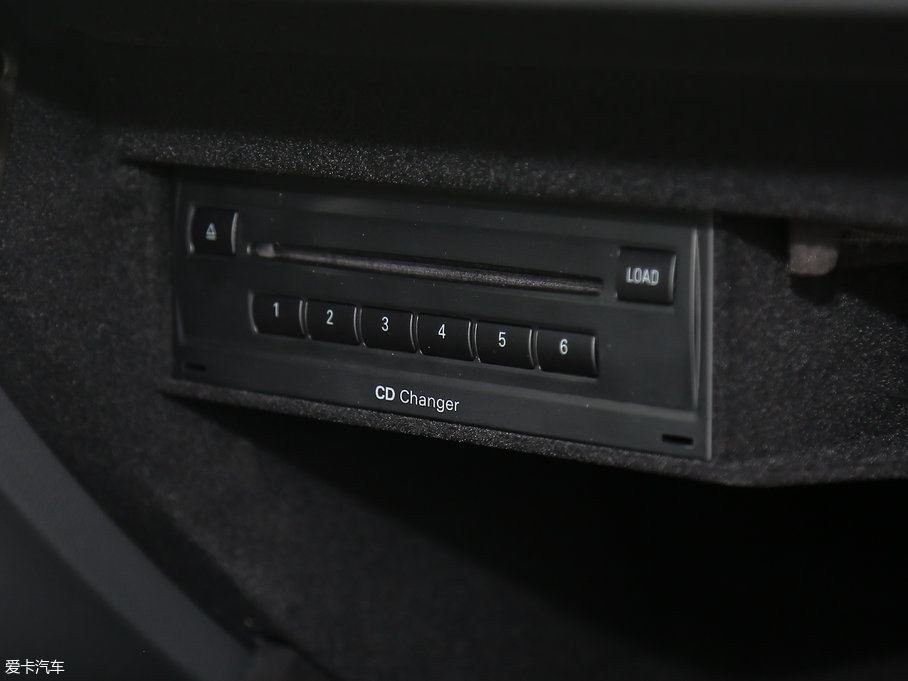 2017?yun)WQ5 Plus 40 TFSI m