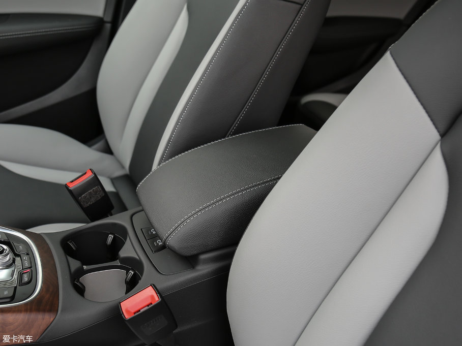 2017?yun)WQ5 Plus 40 TFSI m