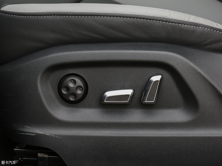 2017?yun)WQ5 Plus 40 TFSI m