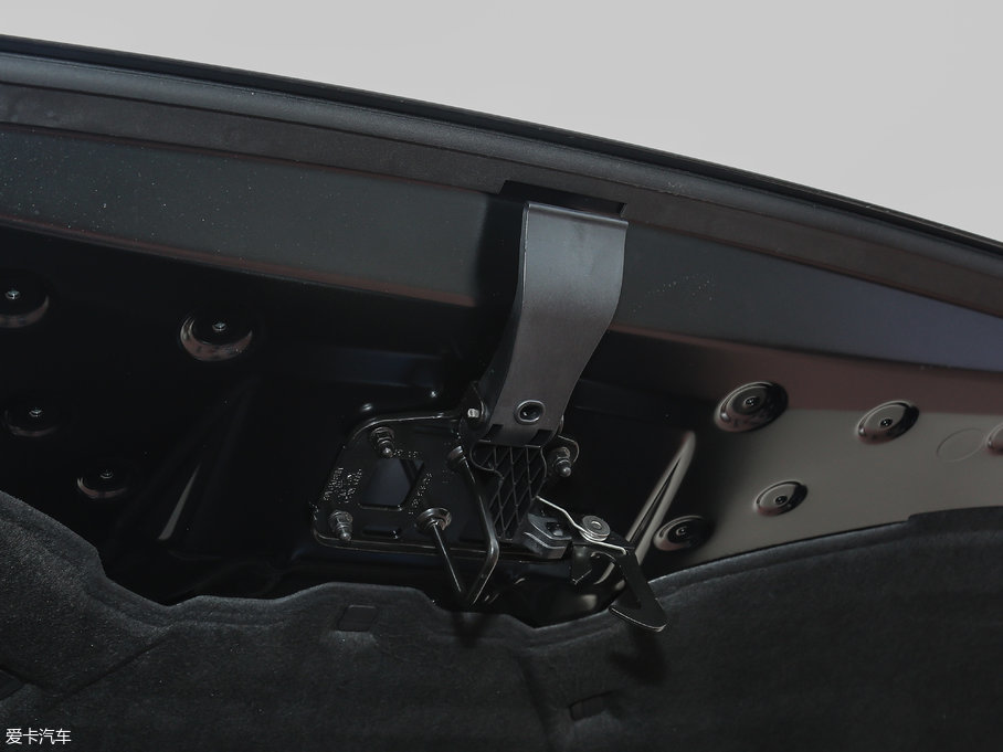 2017?yun)WQ5 Plus 40 TFSI m