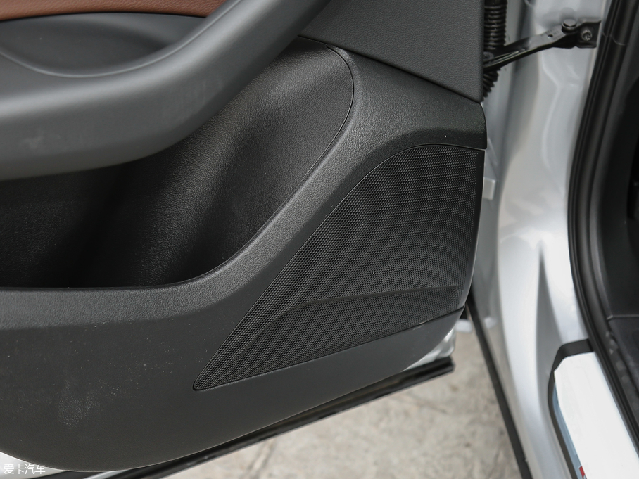 2017WQ5 Plus 40 TFSI Mȡ