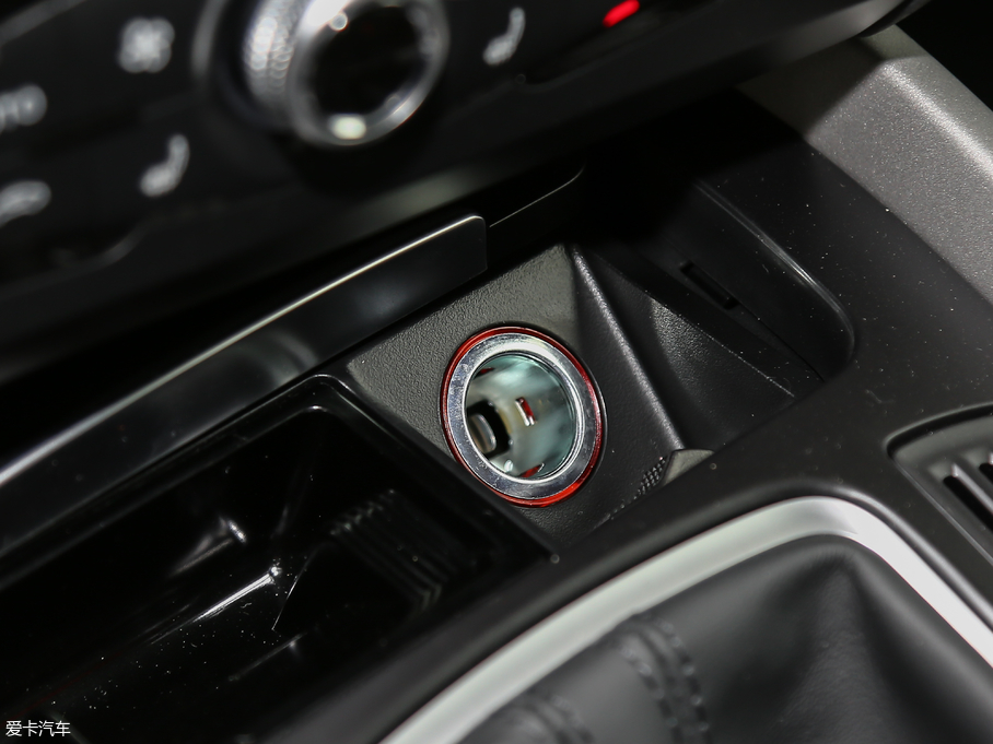 2017?yun)WQ5 Plus 40 TFSI M(jn)ȡ