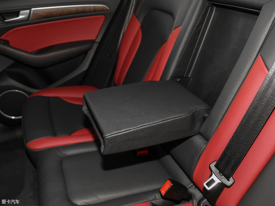 2017?yun)WQ5 Plus 40 TFSI m