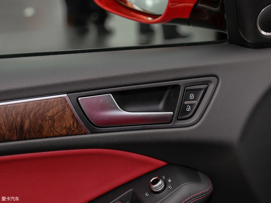 2017?yun)WQ5 Plus 40 TFSI m