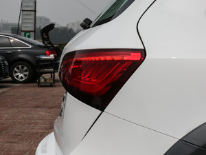 2017Plus 40 TFSI g ^