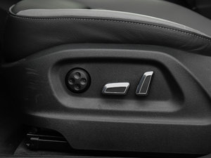 2017Plus 40 TFSI g {{