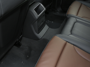 2017Plus 40 TFSI Mȡ g