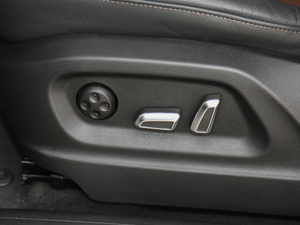 2017Plus 40 TFSI Mȡ {{