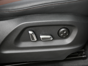 2017Plus 40 TFSI Mȡ g