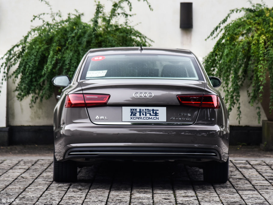 2018WA6LԴ 40 e-tron