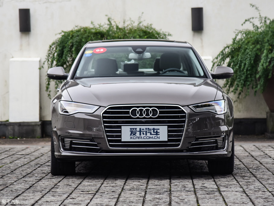 2018WA6LԴ 40 e-tron