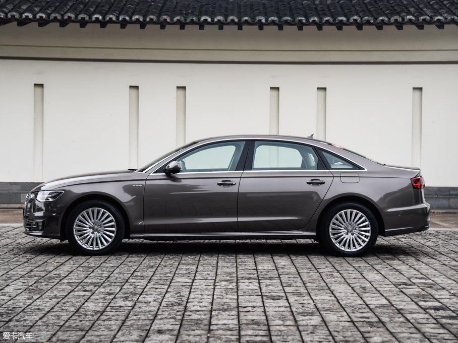 2018WA6LԴ 40 e-tron