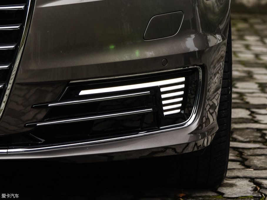 2018WA6LԴ 40 e-tron