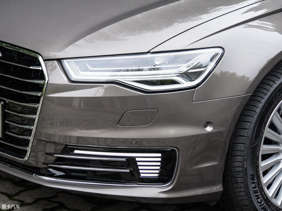 2018WA6LԴ 40 e-tron