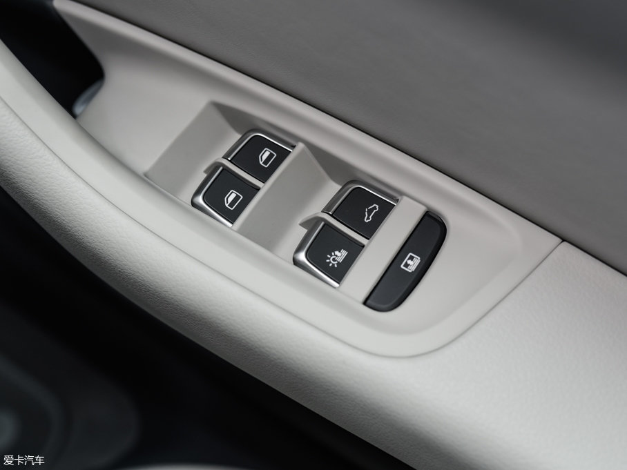 2018WA6LԴ 40 e-tron