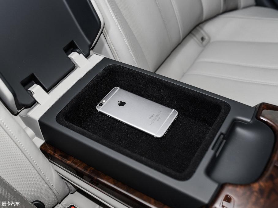 2018WA6LԴ 40 e-tron