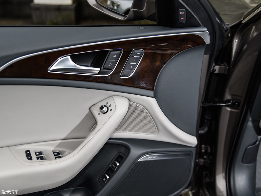 2018WA6LԴ 40 e-tron