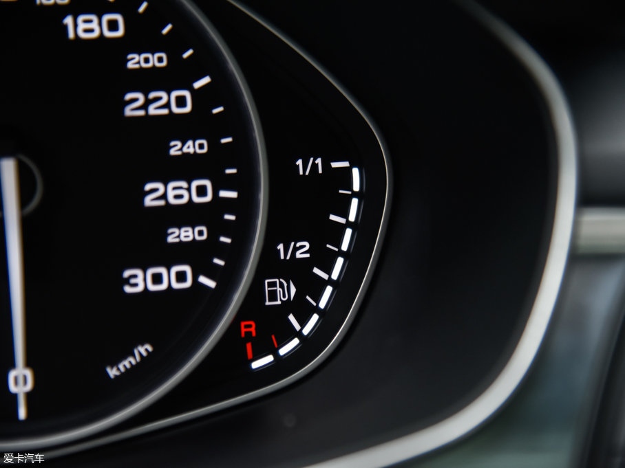 2018WA6LԴ 40 e-tron