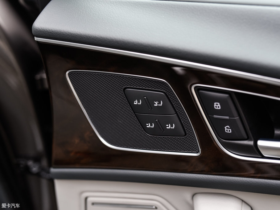 2018?yun)WA6LԴ 40 e-tron