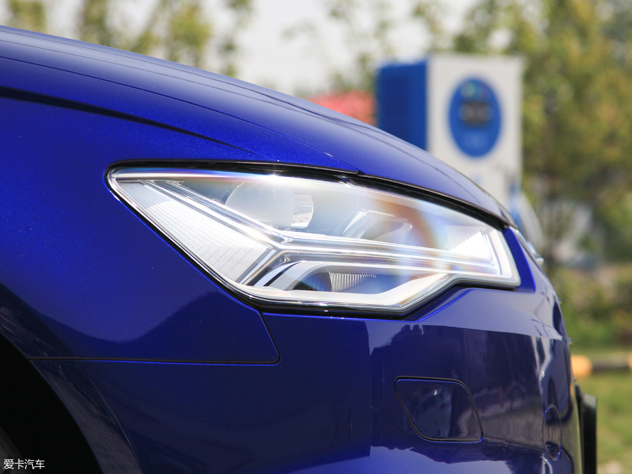 2018?yun)WA6LԴ 40 e-tron