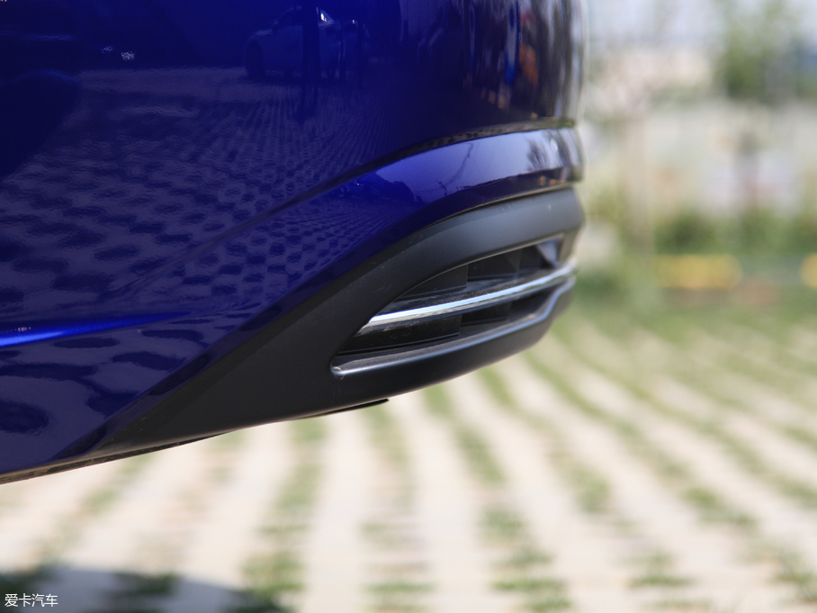 2018WA6LԴ 40 e-tron