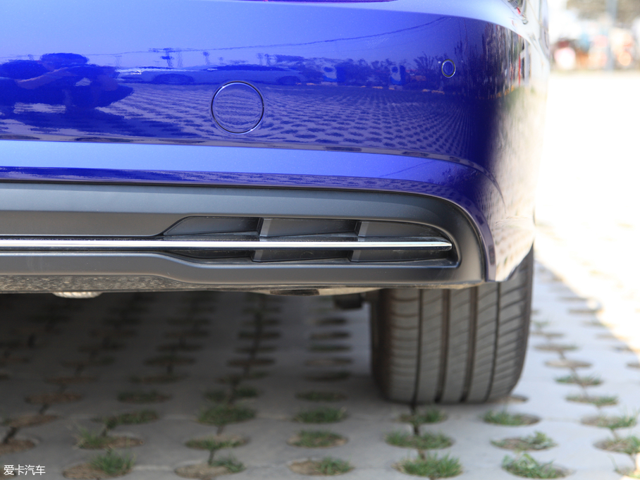 2018WA6LԴ 40 e-tron