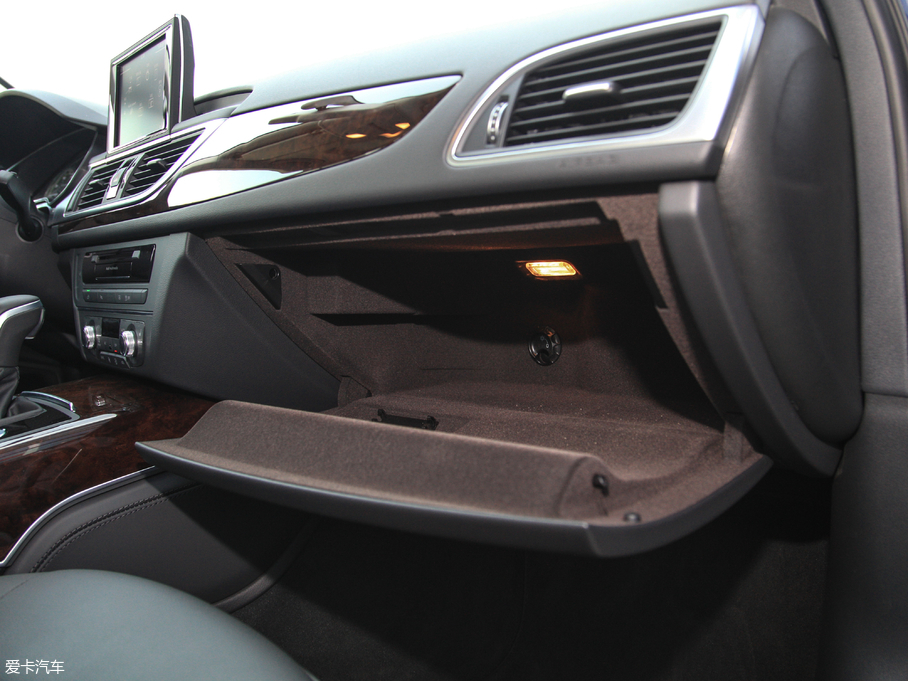 2018WA6LԴ 40 e-tron