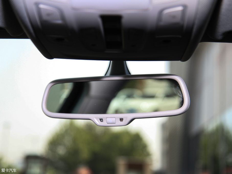 2018WA6LԴ 40 e-tron