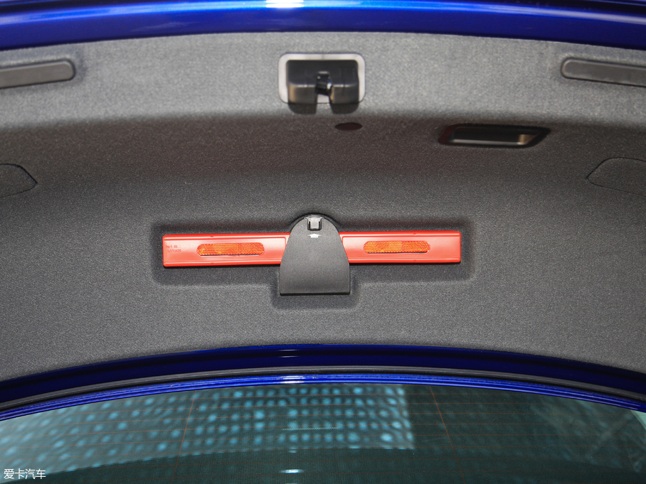 2018WA6LԴ 40 e-tron