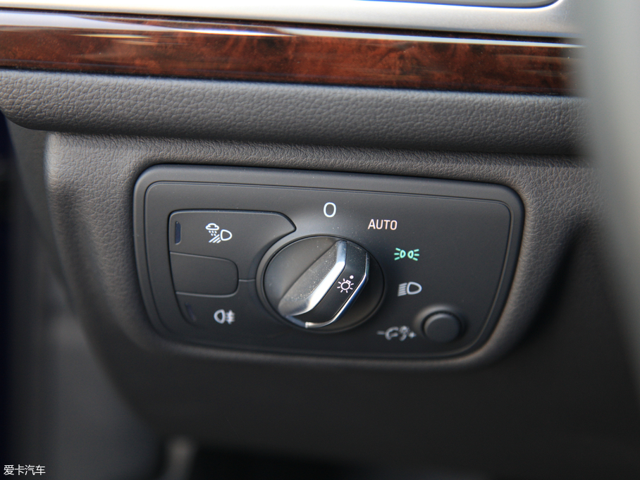 2018WA6LԴ 40 e-tron