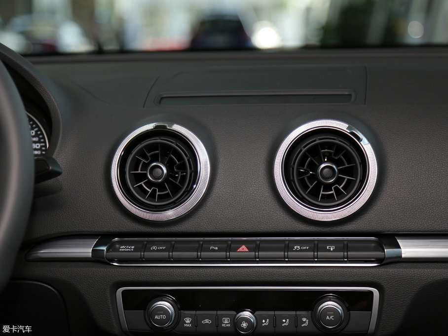 2017��W��A3 35 TFSI �\����