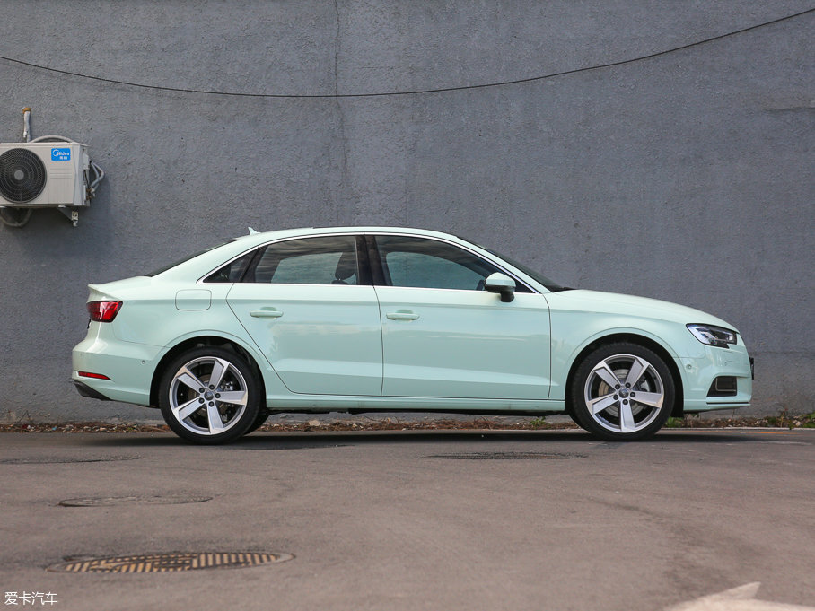 2017WA3 Limousine 40 TFSI L