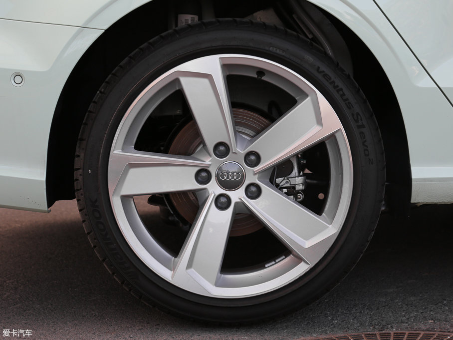 2017WA3 Limousine 40 TFSI L