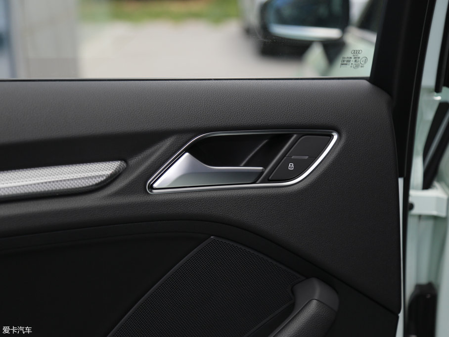 2017WA3 Limousine 40 TFSI L