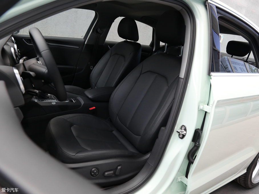 2017WA3 Limousine 40 TFSI L