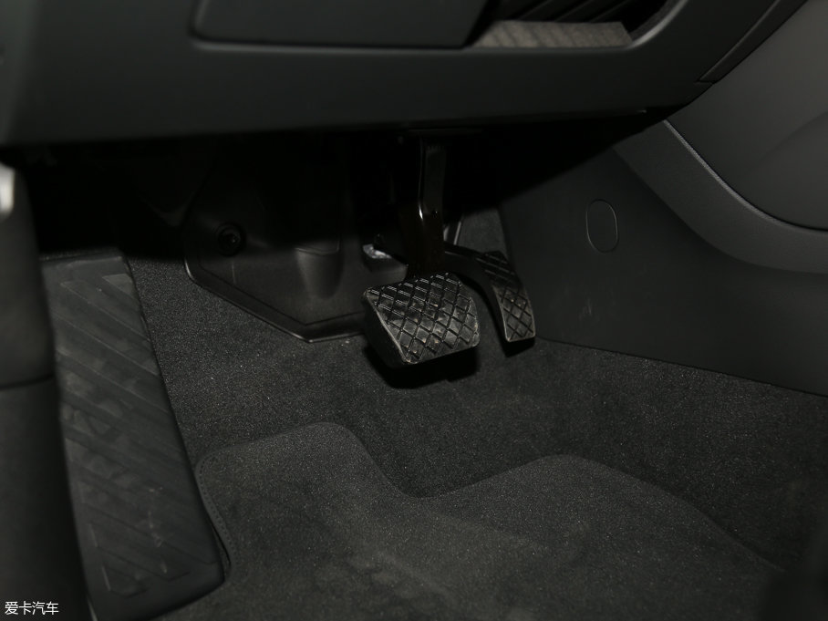 2017?yun)WA3 Limousine 40 TFSI L(fng)