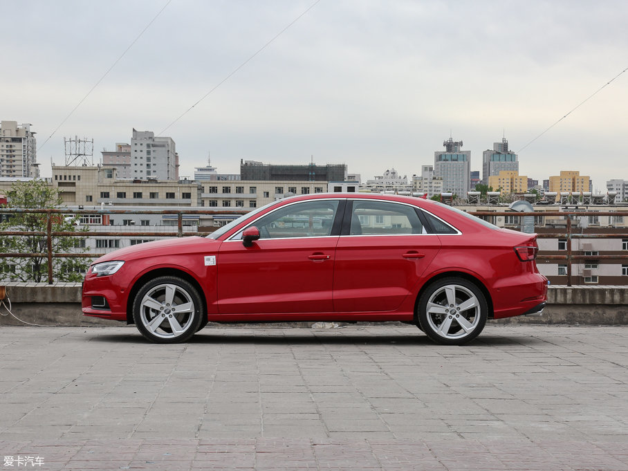 2017WA3 Limousine 40 TFSI L