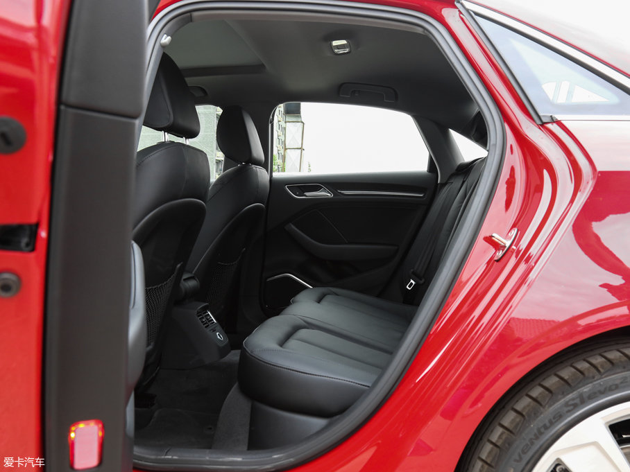 2017WA3 Limousine 40 TFSI L